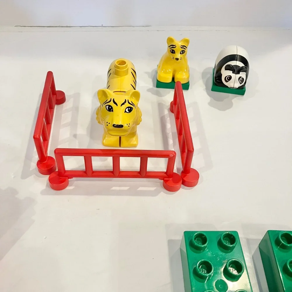 LEGO Duplo 2664 Jungle Friends Zoo Set 1990 includes 20 / 24 original pieces VTG